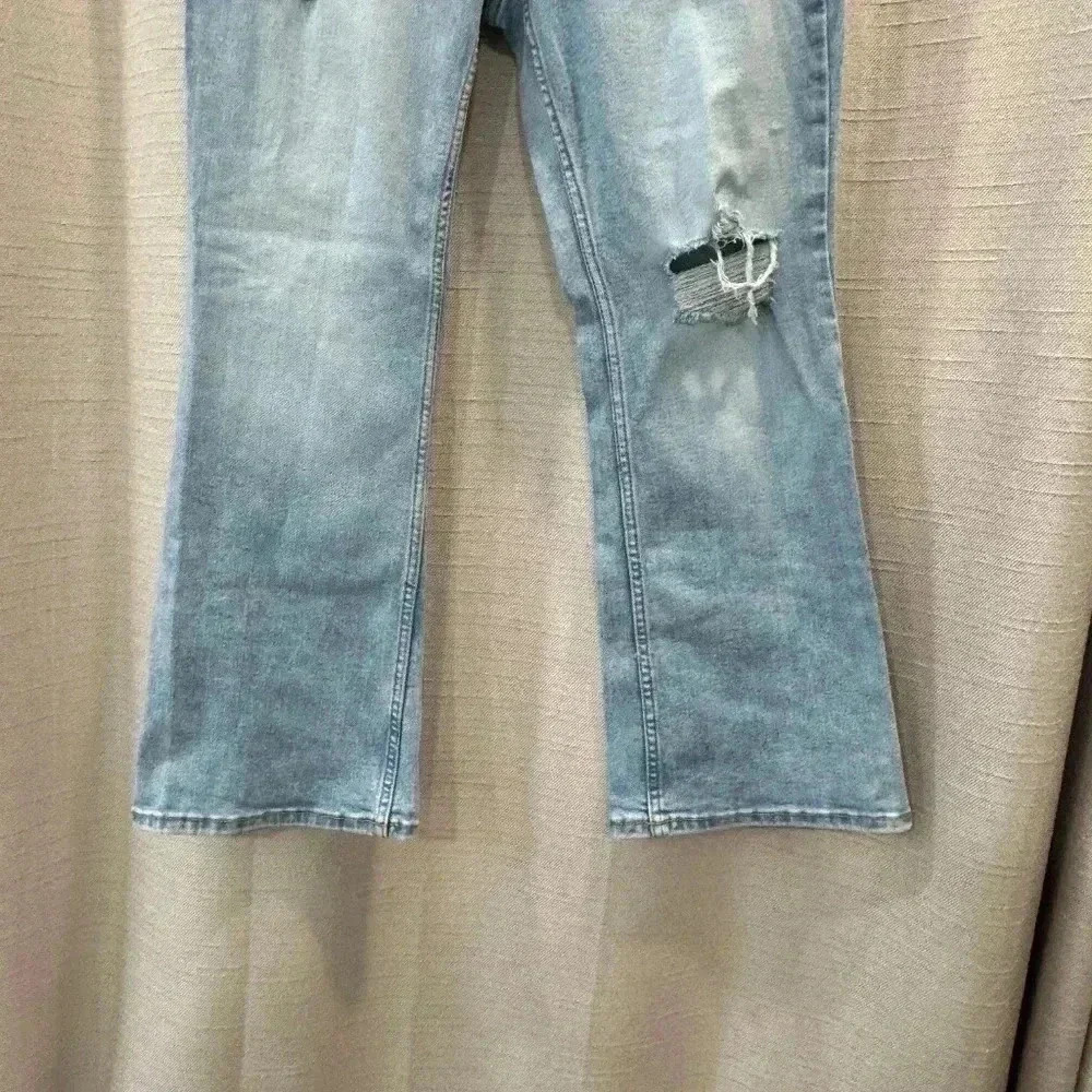 Old Navy Higher High Rise Flare Secret Smooth Pocket Womens Jean Size 6 - Picture 3 of 7